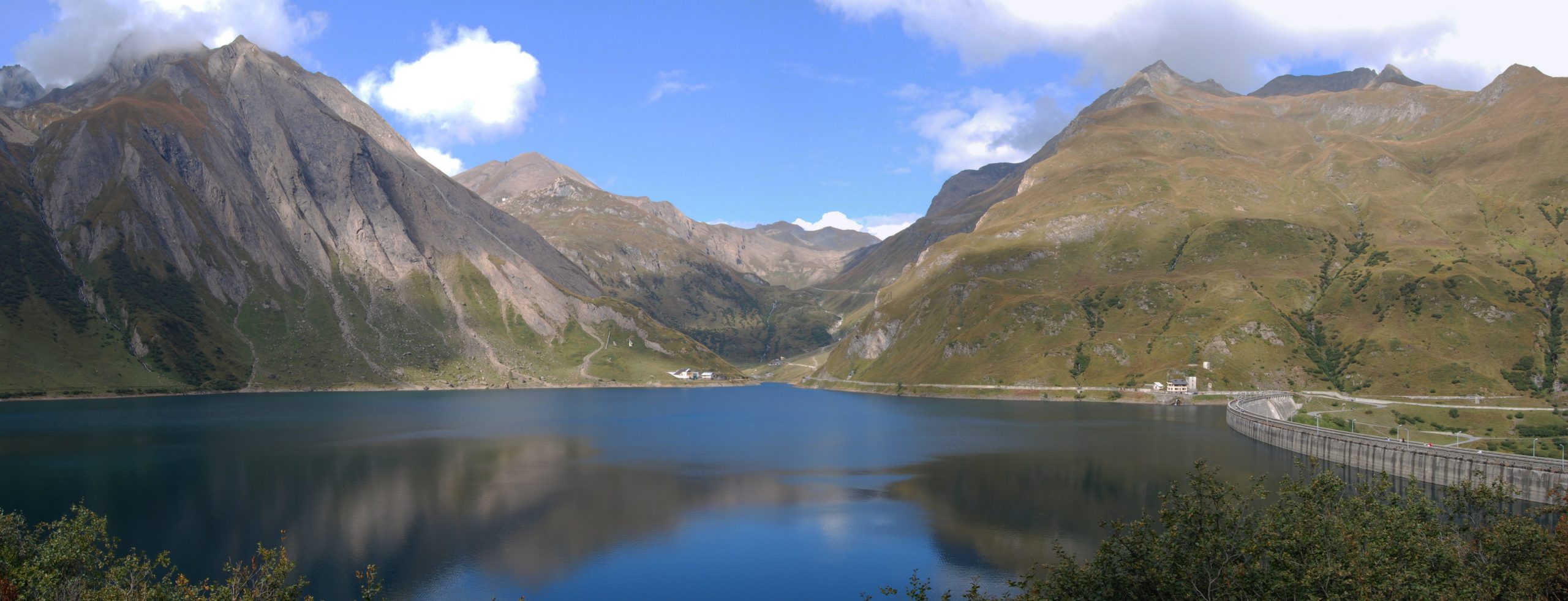Lago di Morasco in Val Formazza durante l'estate