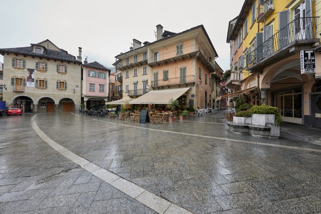 Piazza Mercato a Domodossola, veduta alternativa